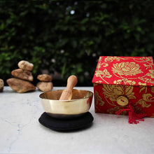 Load image into Gallery viewer, Meditation Bowl Box: 3&#39;&#39; Red Lotus - DZI (Meditation)
