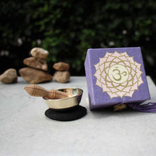 Load image into Gallery viewer, Mini Meditation Bowl Box: 2&quot; Crown Chakra - DZI (Meditation)
