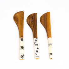 Load image into Gallery viewer, Simple Batik Olive Wood Spreader Set of 3

